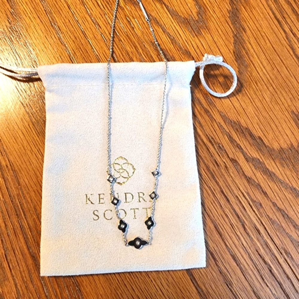 Kendra Scott necklace
